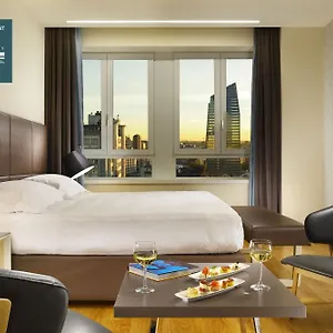 Otel Century, Milano